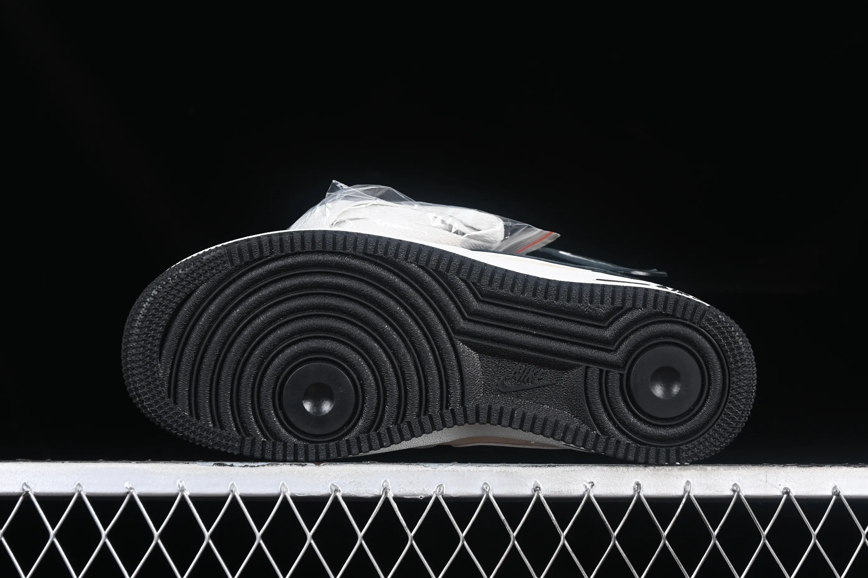 All categories Nk Air Force 1 Air Force series Nk Air Force 1 Mid Air Force mid-top Nk Air Force 1'07 Mid gray black Air Force One mid-top casual sneakers CG9908-106